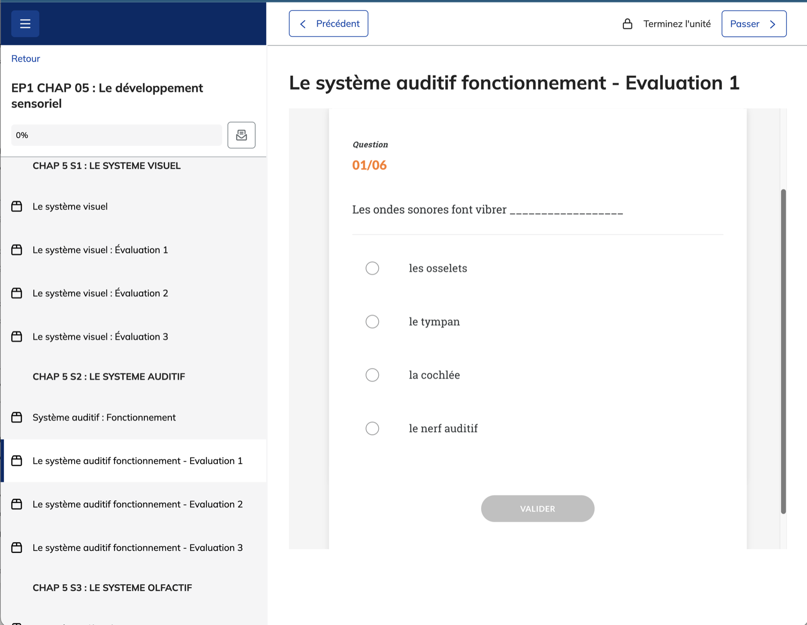Écran d’un QCM de la plateforme avec une question et plusieurs réponses proposées.