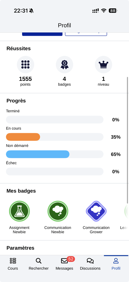 Le profil mobile affiche les points, les badges et la progression dans les cours.